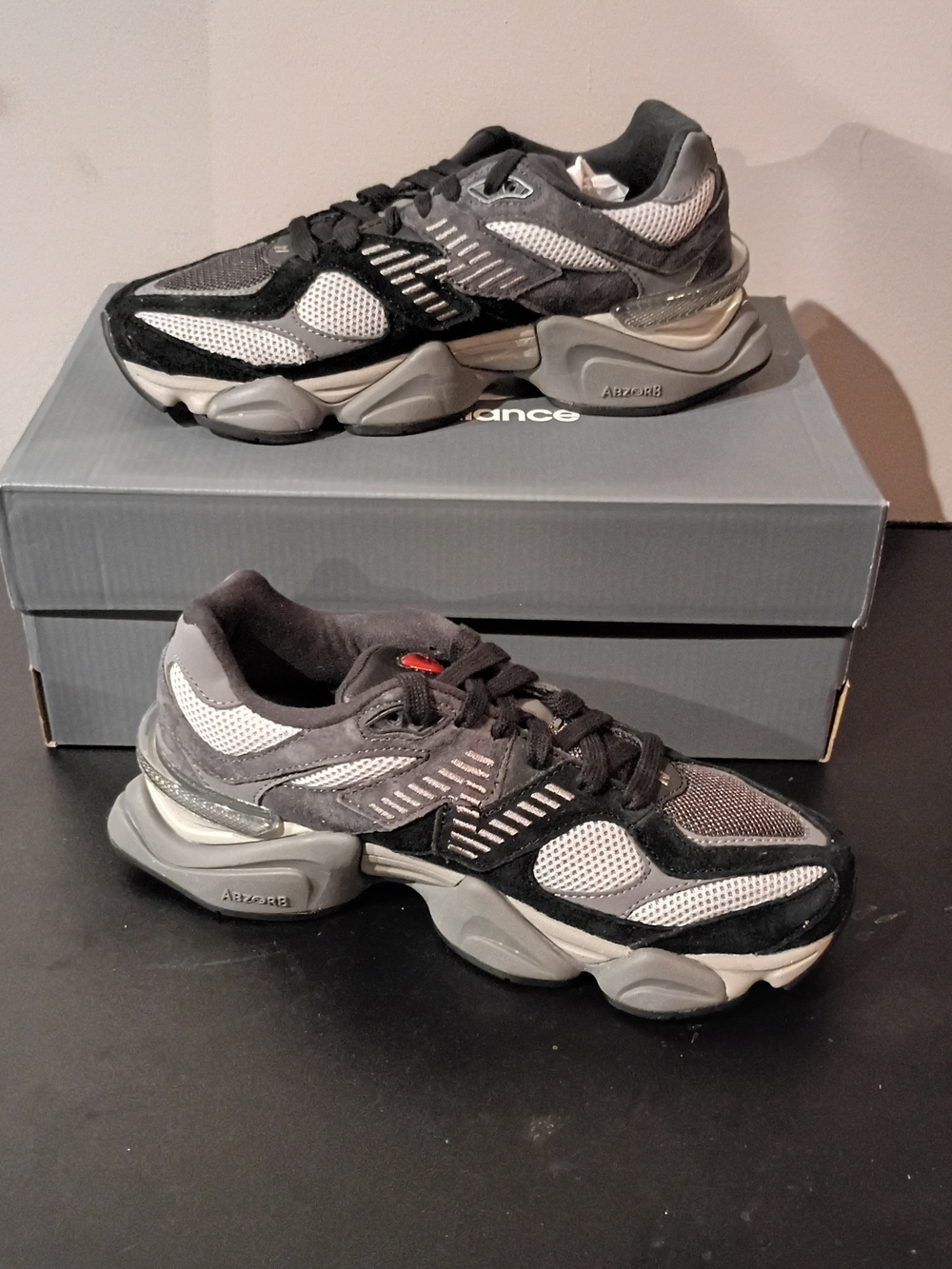 New Balance Men's Black and Gray Mesh Athletic Sneakers